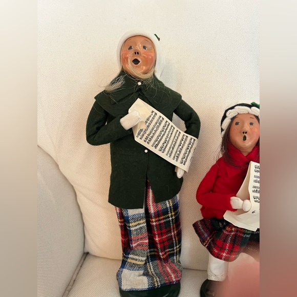 Traditional Assorted Caroler’s by By Byers’ Choice Ltd. - Picture 3 of 10